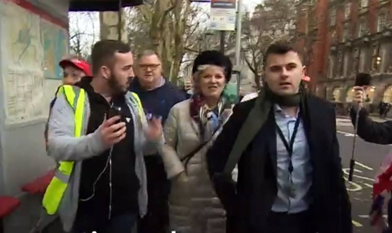 VIDEO Prosvjednici britanskoj zastupnici vikali da je nacistica i šljam
